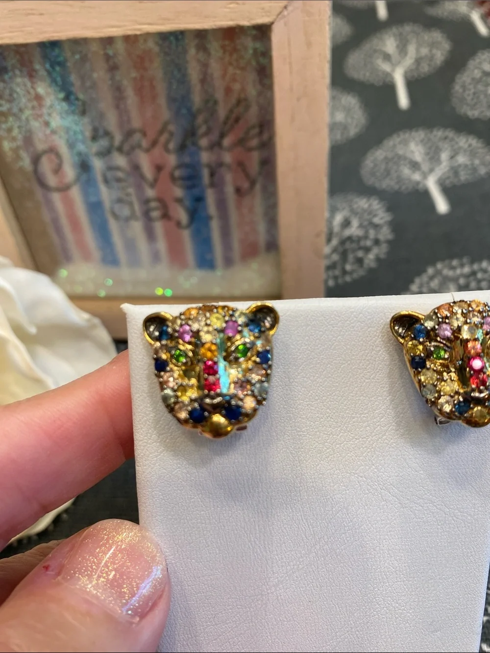 Gems En Vogue! Gold Multi-Color Crystal Leopard Head Stud Earrings - Picture 3 of 11